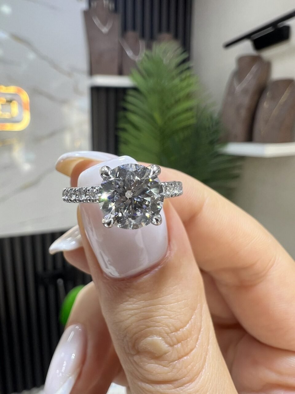 4 Tırnak Tiffany Model Kenar Taşlı Yüzük 1.50 ct