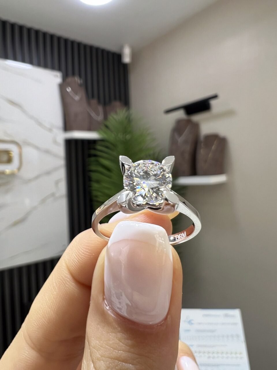Badem Tırnak Tektaş Yüzük 2.00 ct