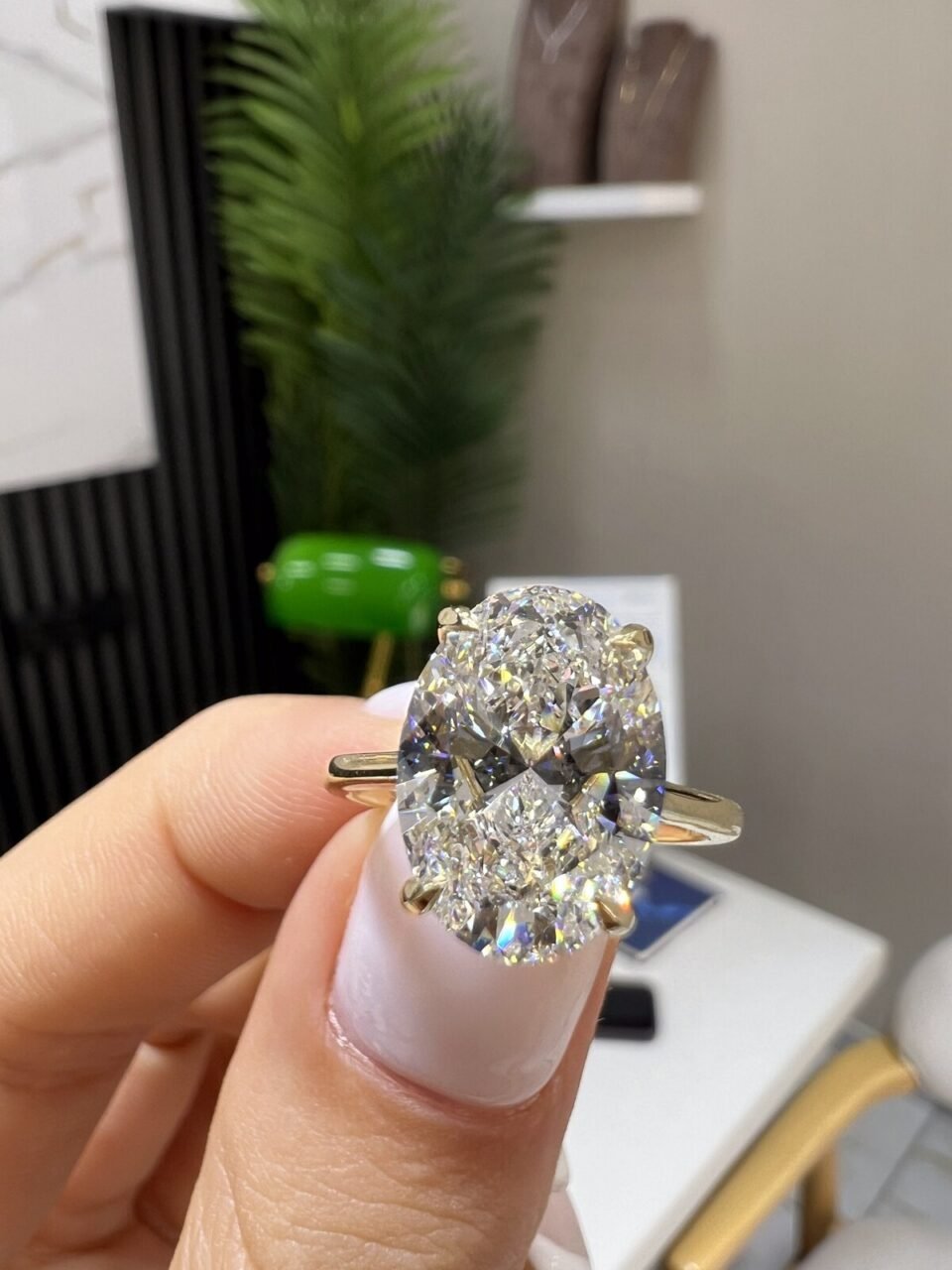 Oval Model Tektaş Yüzük 4.02 ct