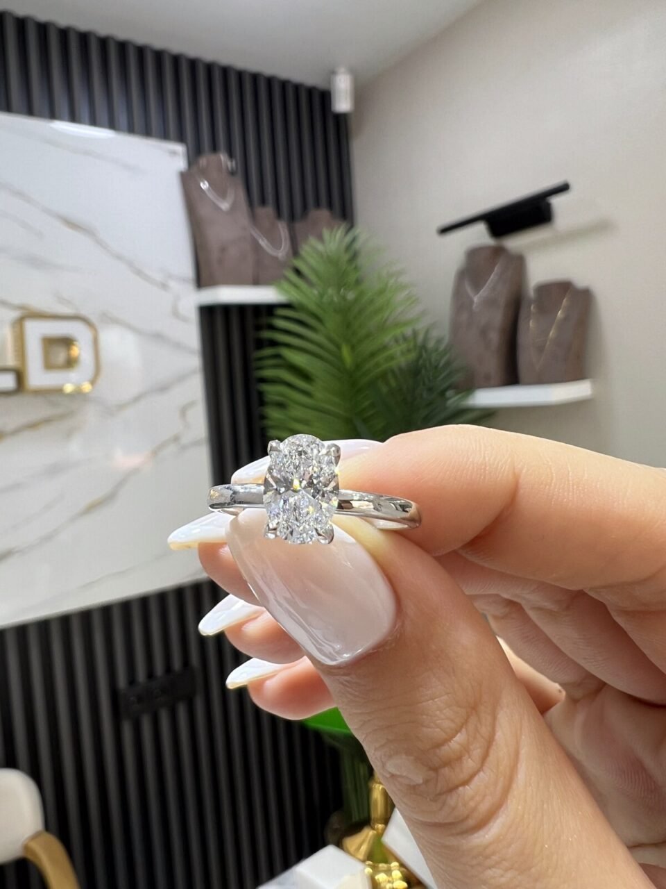 Oval Model Tektaş Yüzük 1.50 ct