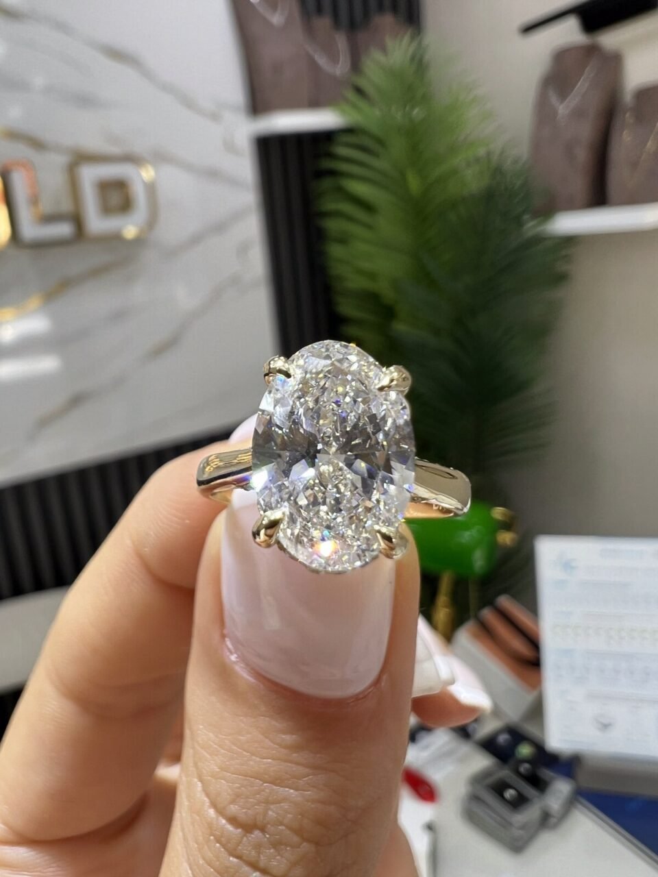 Oval Model Tektaş Yüzük 3.01 ct