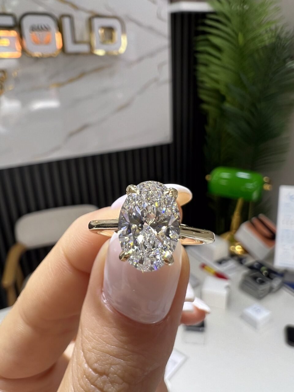 Oval Model Tektaş Yüzük 2.05 ct